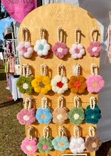 BOHO DAISY POMPOMS