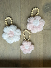 BOHO DAISY POMPOMS