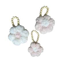 BOHO DAISY POMPOMS