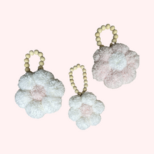 BOHO DAISY POMPOMS