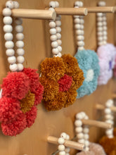 BOHO DAISY POMPOMS