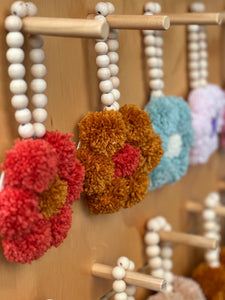 BOHO DAISY POMPOMS
