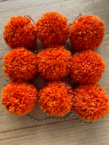 POMPOM HALLOWEEN GARLAND