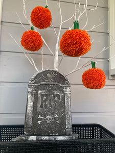 POMPOM HALLOWEEN GARLAND